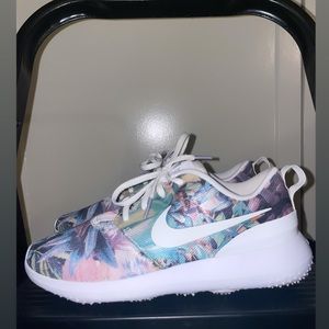 Women’s 7.5 Hawaiian Nike roshe shoes